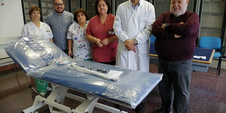 L’Emporio della solidarietà di Sassari ha donato un nuovo lettino all’Aou per le visite in Pediatria