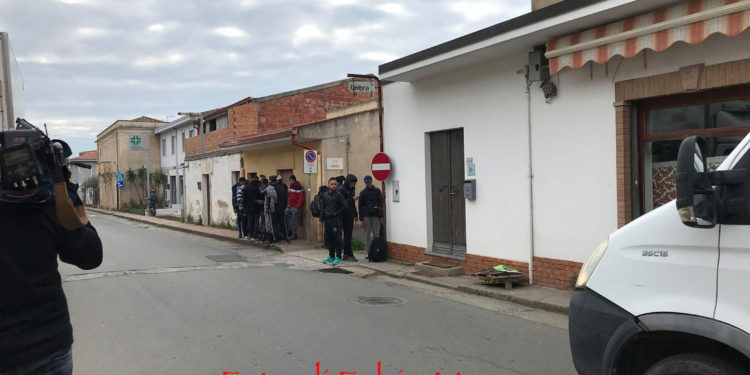 Non si fermano gli sbarchi di extracomunitari sulle coste del Sulcis. 135 sono arrivati in tre giorni