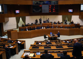 Il saluto del presidente del Consiglio regionale Michele Pais nell’assemblea sulle tariffe marittime