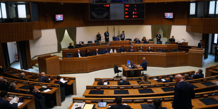 Il saluto del presidente del Consiglio regionale Michele Pais nell’assemblea sulle tariffe marittime