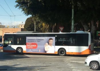 La campagna di LILA Cagliari per la Regione Sardegna continua sui bus cittadini