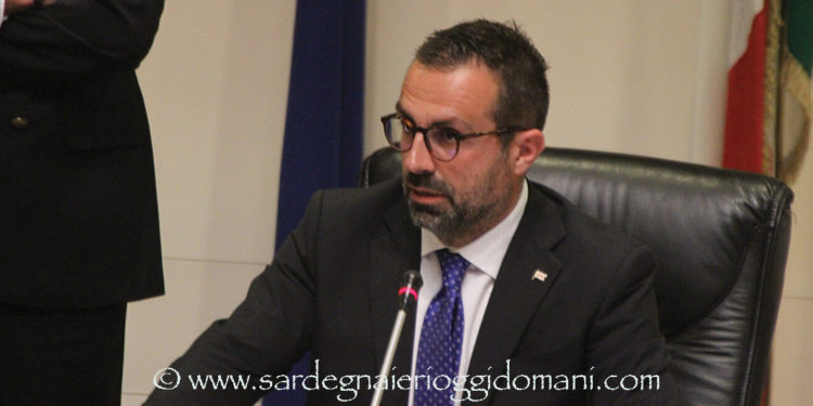 Il saluto del presidente del Consiglio regionale Michele Pais nell’assemblea sulle tariffe marittime