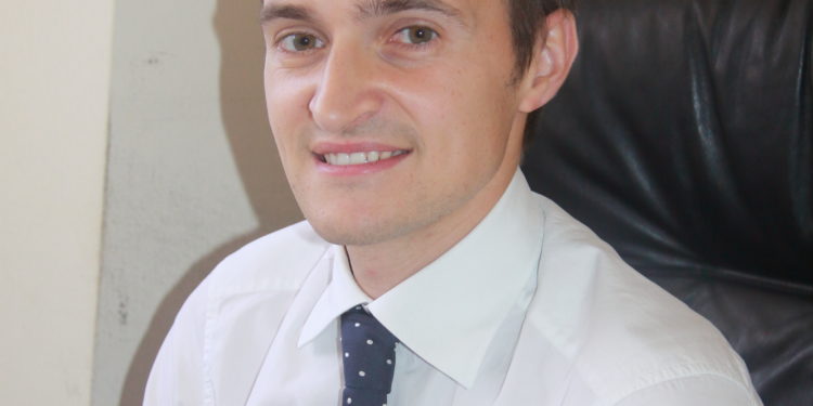 Michele Ciusa (M5S): «L’Isola privata dei medicinali disponibili nel resto d’Italia»