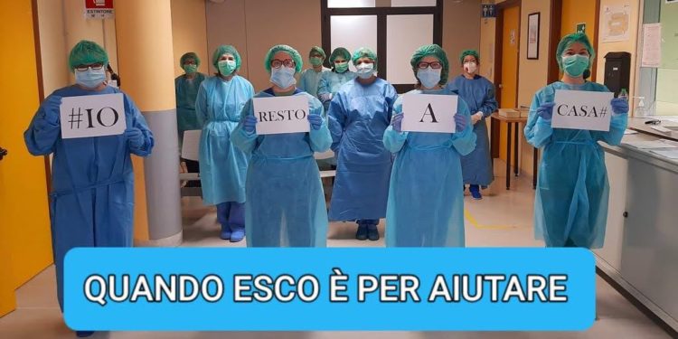 «Un sorriso efficace quanto un abbraccio»