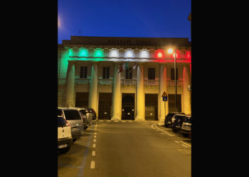 Ieri sera l’ospedale San Giovanni di Dio di Cagliari si è tinto di tricolore