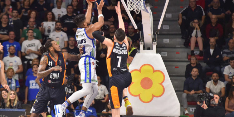 La Dinamo in campo questa sera al PalaEur, alle 20.30, contro la Virtus Roma