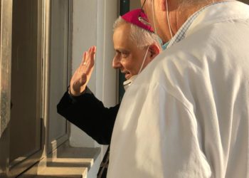 L’arcivescovo di Sassari ha visitato la struttura di Malattie infettive della Aou di Sassari