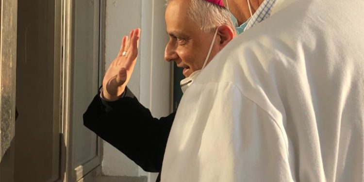 L’arcivescovo di Sassari ha visitato la struttura di Malattie infettive della Aou di Sassari