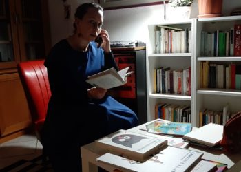 A Neoneli le favole di Gianni Rodari al telefono con l’attrice Monica Corimbi della compagnia Bocheteatro