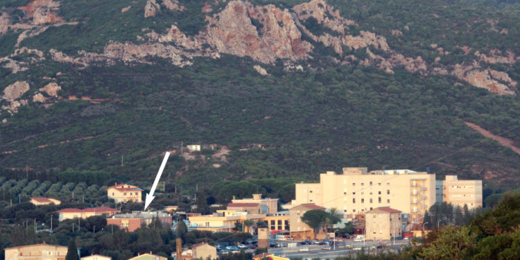 La megastruttura per infettivi del Sirai concepita e realizzata negli anni ’90 e mai decollata