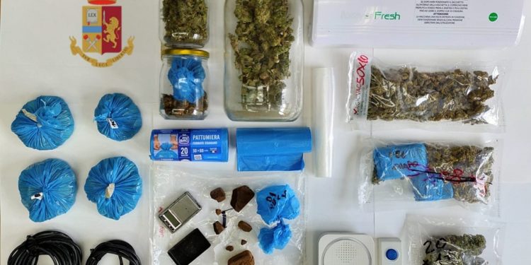 La Polizia di Stato ha arrestato un 22enne cagliaritano per spaccio di droga in una cantina