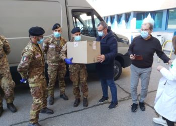 Diecimila test diagnostici sono arrivati al porto di Cagliari dalla Croce Rossa
