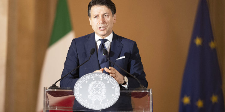 Il presidente del Consiglio, Giuseppe Conte, ha firmato il Dpcm che entrerà in vigore da domani 18 maggio