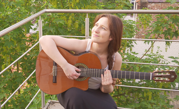 Covid-19. La cantautrice marchigiana Marta De Lluvia racconta il suo isolamento in Belgio.