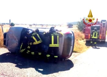 Un’auto è finita fuori strada stamane sulla Pedemontana Sud all’altezza della diga del Cixerri, sul posto VVF, l’elisoccorso e operatori del 118