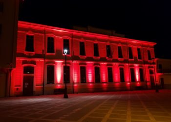 San Gavino Monreale: il palazzo comunale colorato di rosso