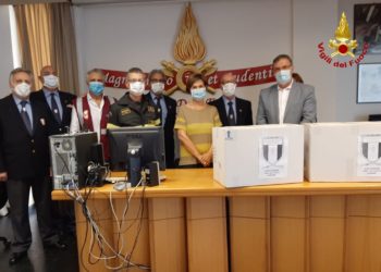 Sassari: l’associazione vigili del fuoco in pensione dona 1.500 mascherine al Comune