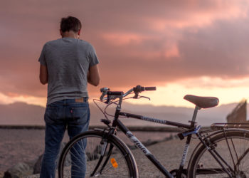 Tramonti, il viaggio in bicicletta di Francesco Accardo nell’Italia post quarantena