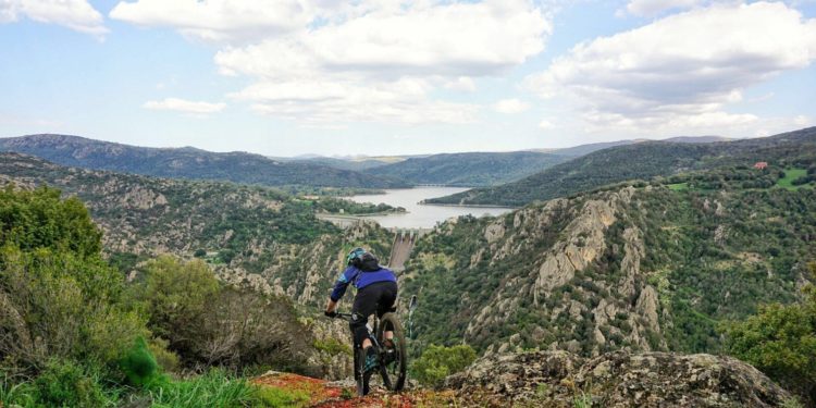 Lontani dalle spiagge, vicini al cuore della Sardegna