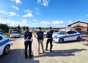 Sassari: la Polizia locale sequestra due discariche abusive in un campo nomadi