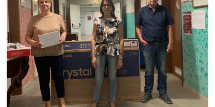 Il Rotary Club Cagliari Est dona un nuovo televisore alla Casa di Riposo di Terramaini