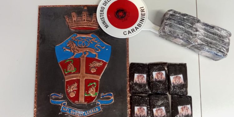 Gli agenti del Nucleo investigativo di Cagliari hanno arrestato un 37enne trovato in possesso di oltre 1,5 kg di hashish