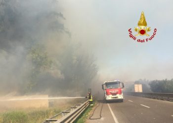 I vigili del fuoco del Comando di Cagliari sono intervenuti stamane per spegnere un incendio sviluppatosi nei pressi dell’ecocentro