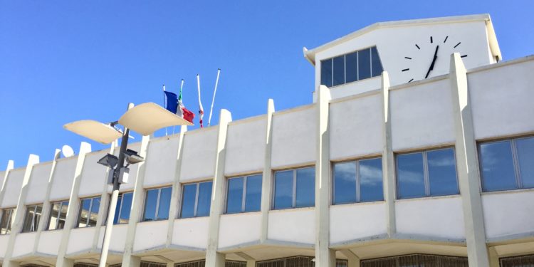 Porto Torres: il sindaco Wheeler denuncia presunte intromissioni della politica nelle procedure amministrative