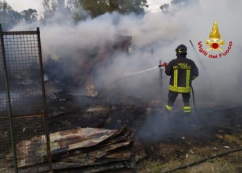 Un incendio di rotoballe di fieno si è sviluppato questa sera in un canneto a Quartu Sant’Elena