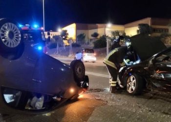 Cagliari: scontro tra due auto in viale Elmas, due persone in ospedale