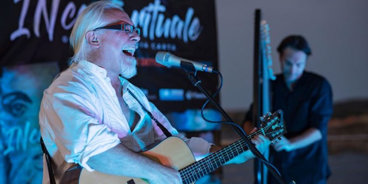 Beppe Dettori e Raoul Moretti, successo per il concerto al tramonto dedicato a Maria Carta