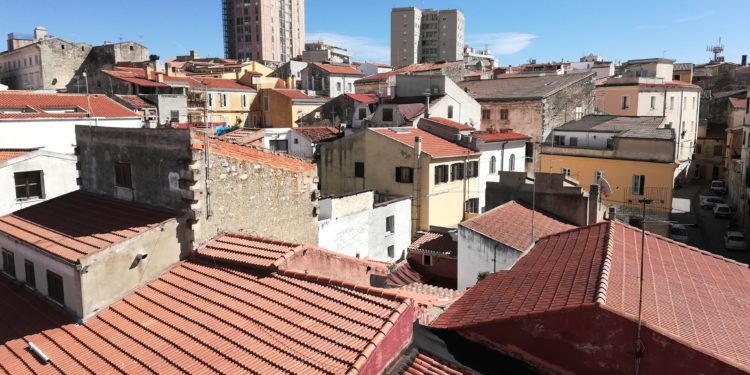 Sassari: crea una discarica abusiva in Corso Vico, la Polizia lo sanziona grazie alle telecamere