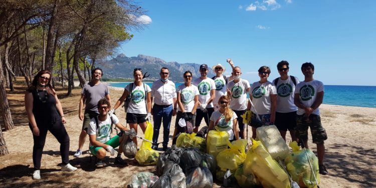 Tortolì: ripulite la spiaggia e la pineta della Capannina