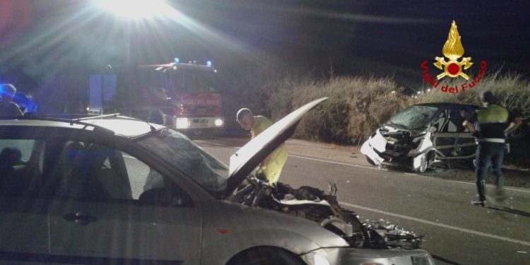 Scontro tra due auto a tarda sera in via Scipione Campo, a Cagliari. 1 ferito è stato trasportato al Brotzu