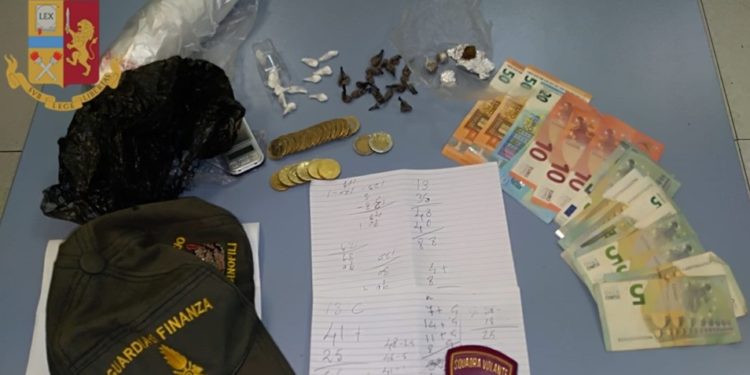 Gli agenti della Polizia di Stato hanno arrestato un 41enne cagliaritano per detenzione di sostanza stupefacente ai fini di spaccio