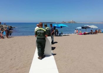Bosa: passerelle e cartelli per l’ingresso in spiaggia dei diversamente abili