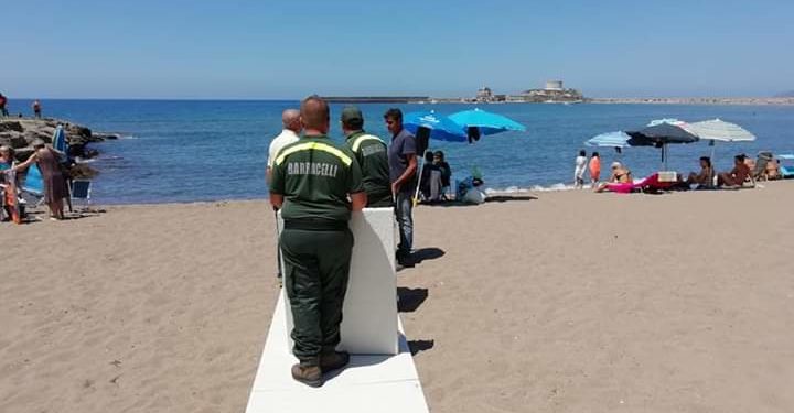 Bosa: passerelle e cartelli per l’ingresso in spiaggia dei diversamente abili