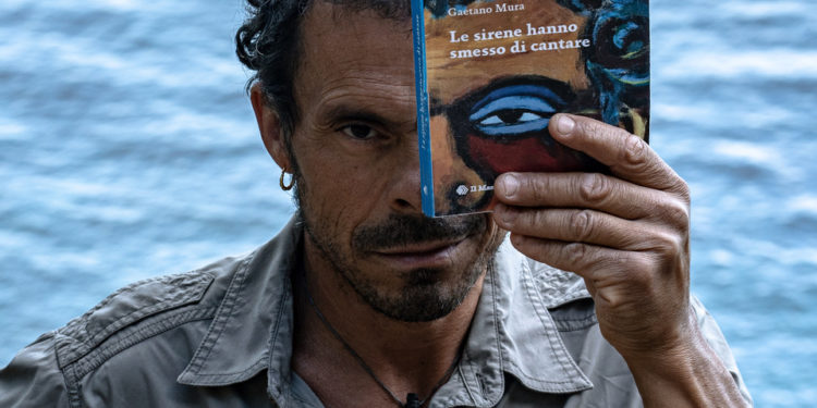 Nuoro: domani la presentazione del libro “Le sirene hanno smesso di cantare”, di Gaetano Mura