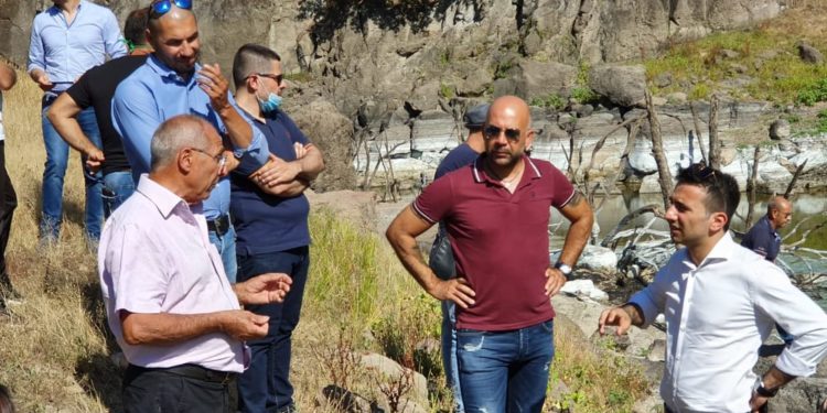 L’assessore regionale dell’Ambiente Gianni Lampis ha fatto un sopralluogo al Lago Omodeo