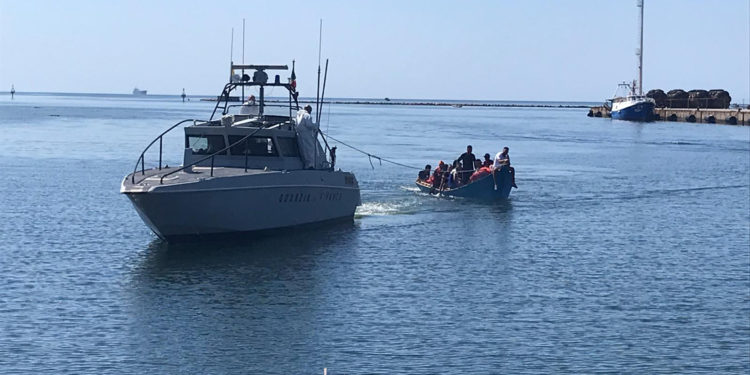 Ancora sbarchi sulle coste del Sulcis. Arrivati nella notte, a Porto Pino, 12 algerini – di Federica Selis