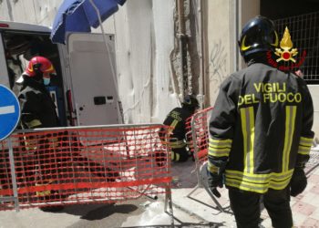 Paura, nel quartiere di Sant’Avendrace, a Cagliari, per un’esplosione in strada dovuta ad un rilascio di gas della rete cittadina