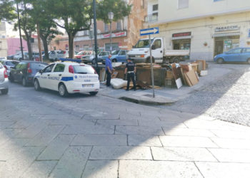 Sassari: crea una discarica abusiva in Corso Vico, la Polizia lo sanziona grazie alle telecamere