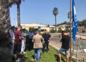 Torre Grande: issata la bandiera blu 2020