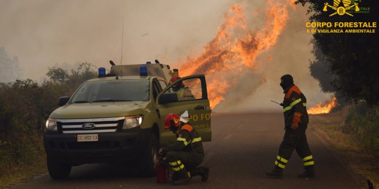 Oggi in Sardegna sono stati segnalati 23 incendi, 4 hanno richiesto l’intervento del mezzo aereo del Corpo forestale