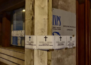 CasaPound ha affisso necrologi davanti alle sedi INPS