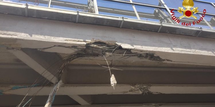 Nuoro: danneggiate le travature del ponte tra Prato Sardo e l’ingresso città, sul posto i vigili del fuoco