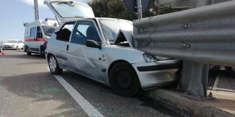 Cagliari: incidente stradale all’altezza della biforcazione tra Genneruxi e Quartu Sant’Elena, 4 persone in ospedale