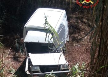 Incidente stradale sulla strada statale 125, sul posto i vigili del fuoco