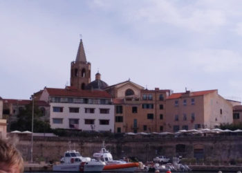 Spostamento di sabbia da una spiaggia pubblica ad una concessione privata. Il centrosinistra algherese: «Dal Comune risposte da “Sob” o “Sigh”»