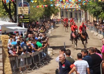 Fede, coraggio e polvere”: il docu-film di Salvatore Taras sull’Ardia di San Costantino a Pozzomaggiore